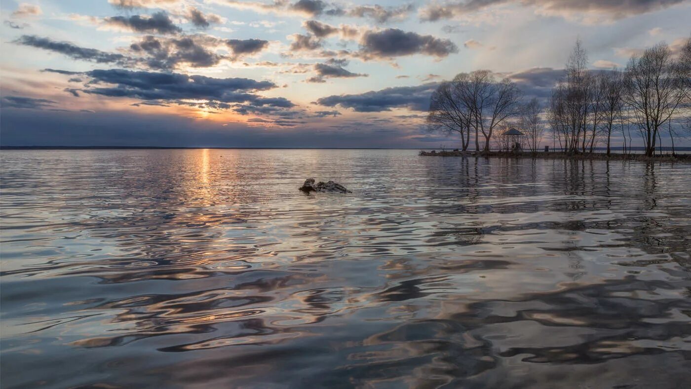 Зима плещеева. Плещеево озеро в апреле. Рыбинское водохранилище Плещеево озеро. Пирс Плещеево озеро. Парк Плещеево озеро зимой.