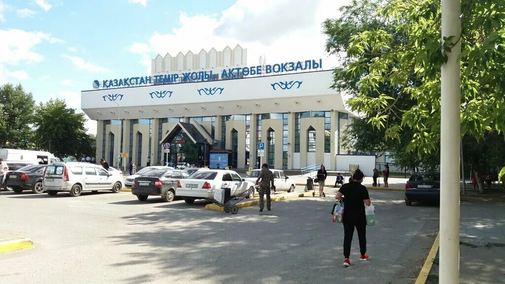 железная станция актобе. актюбинск вокзал. актобе вокзал. актюбинск железнодорожная станция. актобе.