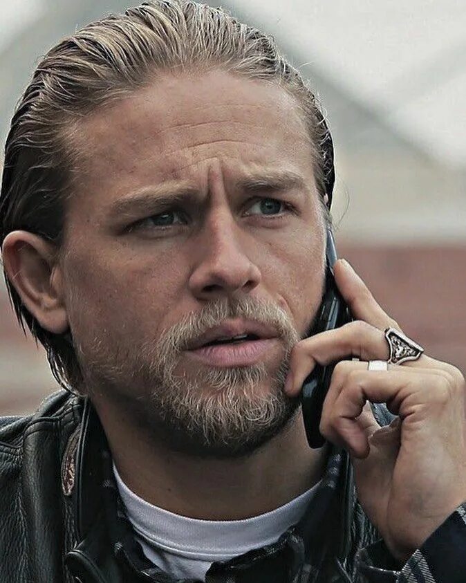 Charlie hunnam. Чарли Ханнэм. Чарли Ханнэм сыны анархии. Актер Чарли Ханнэм. Чарли Ханнэм сыны анархии прическа.