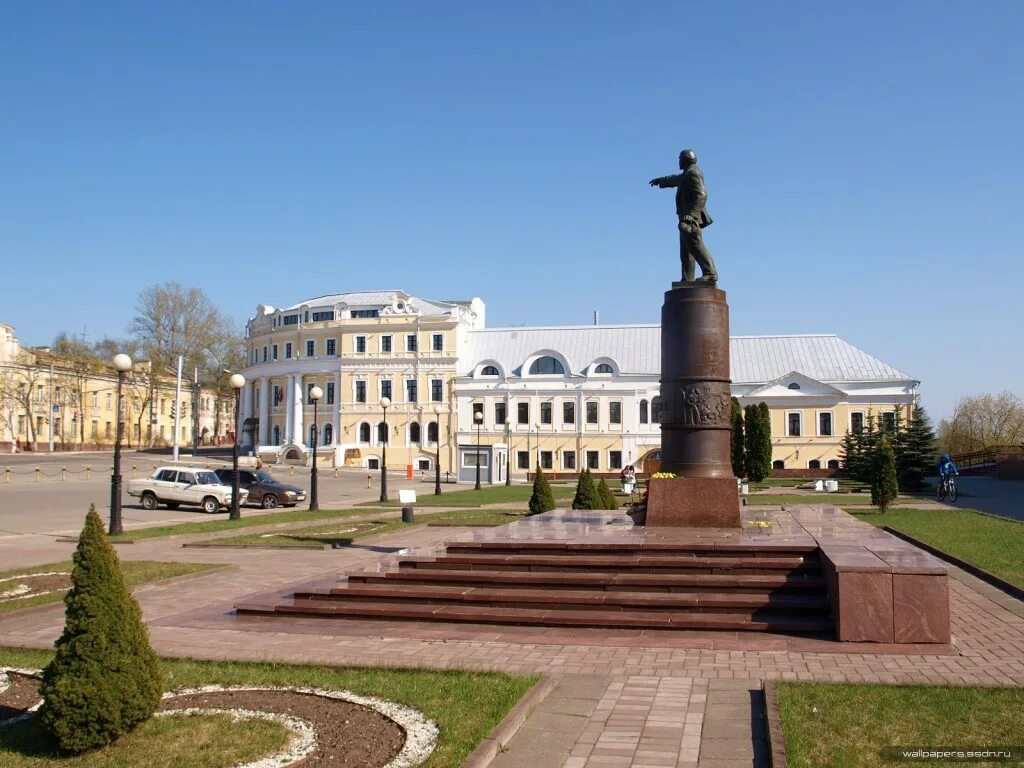 Город калуга википедия. Калуга (центр Калужской области). Калуга центр города. Калуга (центр Калужской области) достопримечательности. Калуга площадь города.