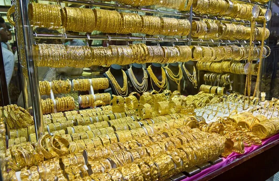 Где принимают золотые. Золотой рынок gold souk. арабские эмираты золотой рынок. gold souk дубай. золотые украшения в дубае.