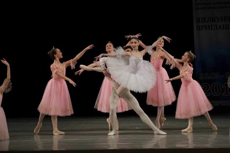 И. Классический балет дебюсси. Джордж баланчин бродвей. Лебединое озеро балет большой театр. Танцевальное искусство.