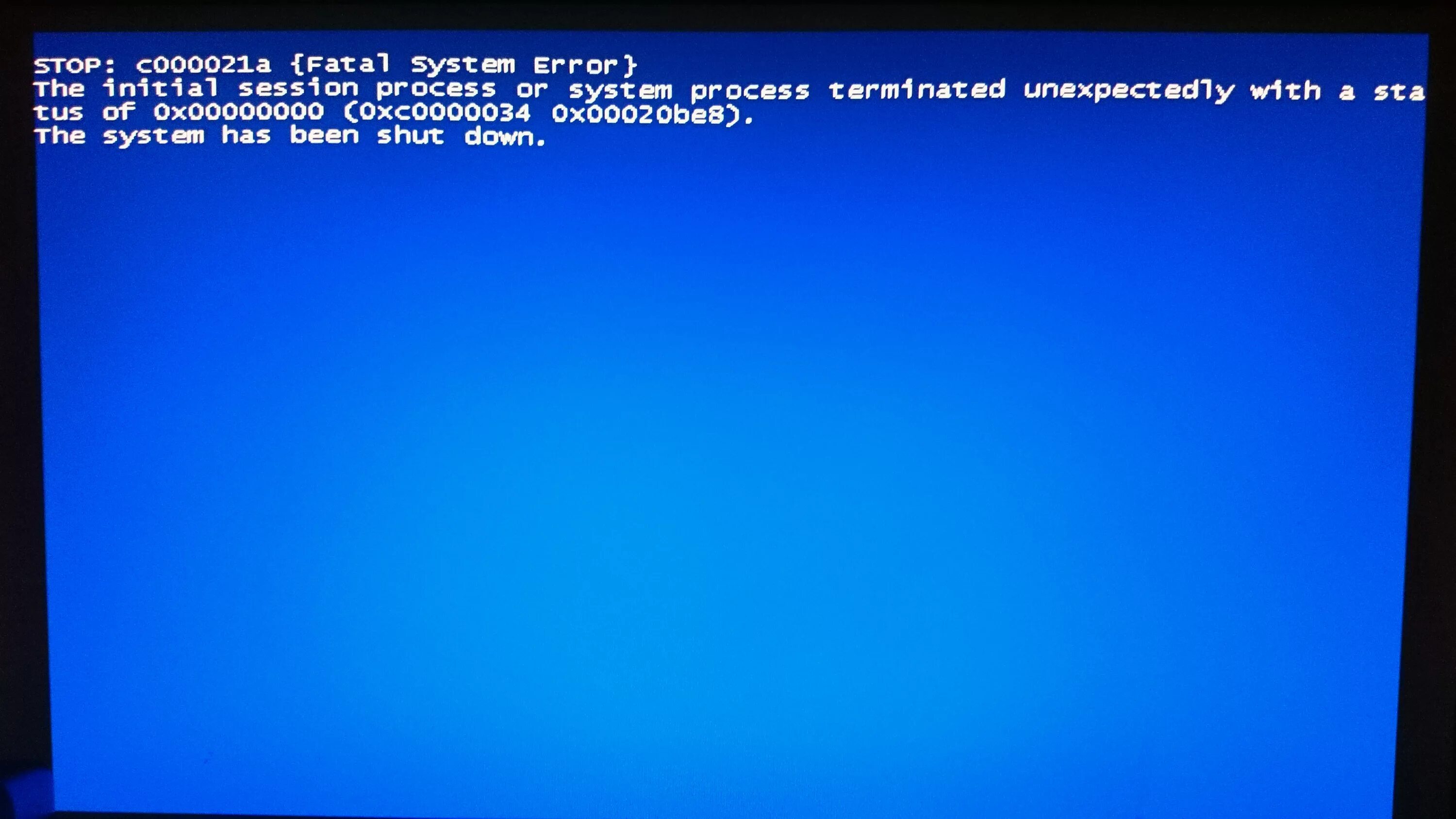 Монитор после перезагрузки. Fatal System Error. Синий экран. Синий экран Windows. Ошибка Fatal Error.