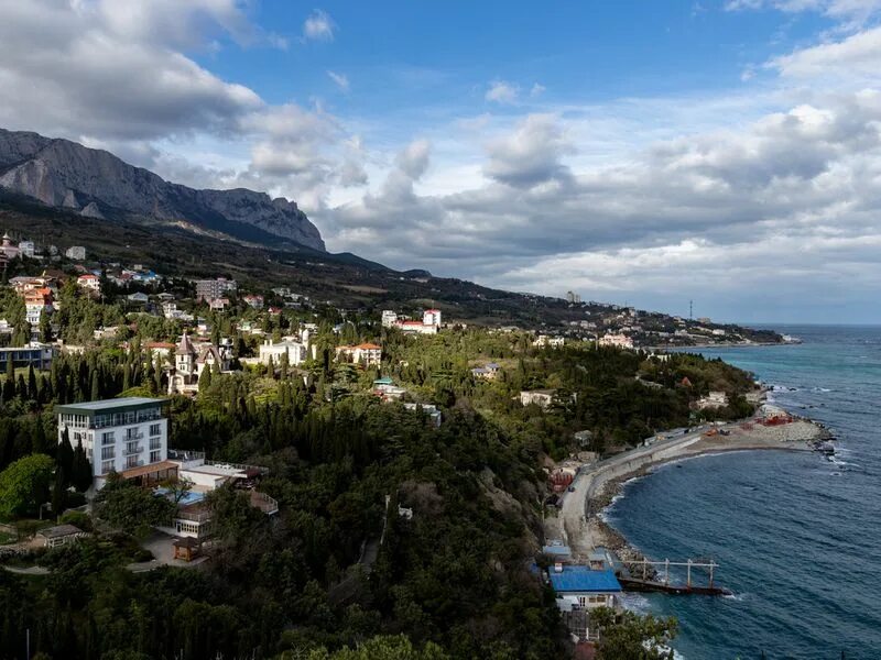 Курортная зона крыма. Курортная зона крыма. Алушта город. Юбк симеиз. Поселок новый свет зеленая бухта.