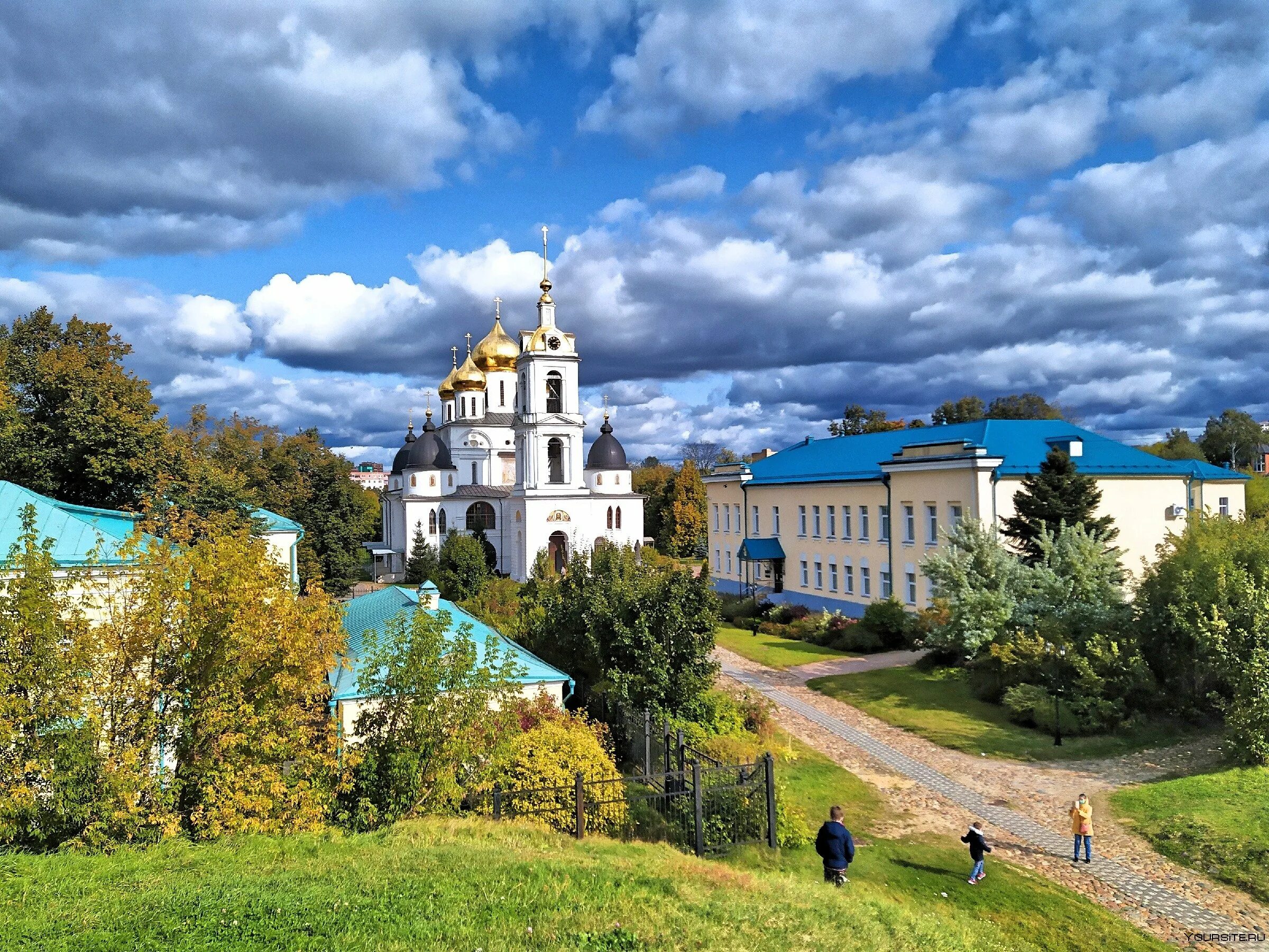 Дмитровский Кремль (музей-заповедник). Дмитровский Кремль в Дмитрове. Дмитриевский Кремль Дмитров. Дмитров исторический центр.