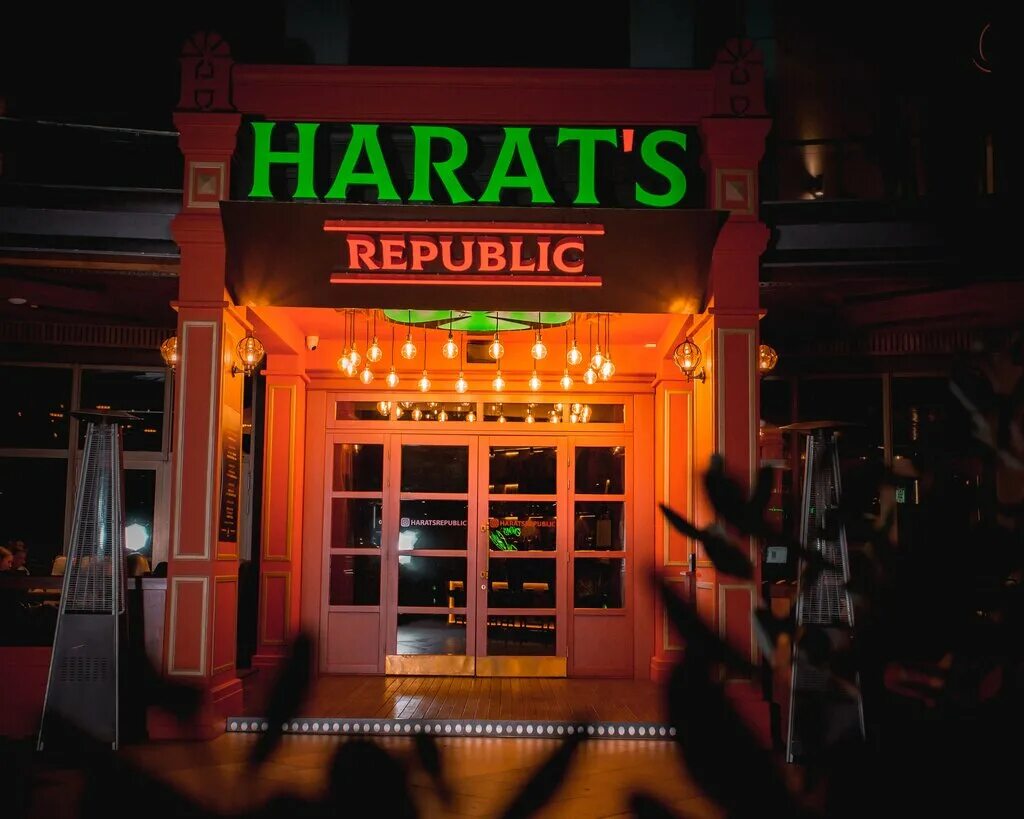 Харатс ижевск. Бар Харатс Адлер. Harat's pub Сочи. Ирландский паб Harats Сочи. Бар Харатс Саратов.