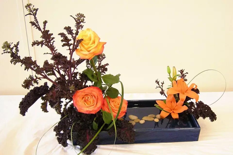 Гүлдерден жасалатын композиция жапондықтардың аранжировка өнері. Икебана декоративно-прикладное искусство японии. Икебана 15в. Татибана икебана. Аранжировка цветов флористика.