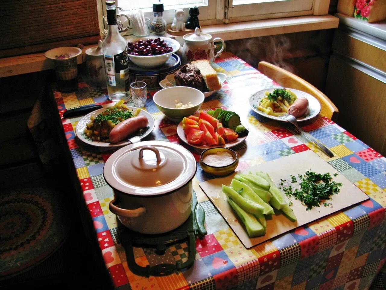 Обед у бабушки просто и вкусно,всегда стараемся как можно чаще приезжать в дерев