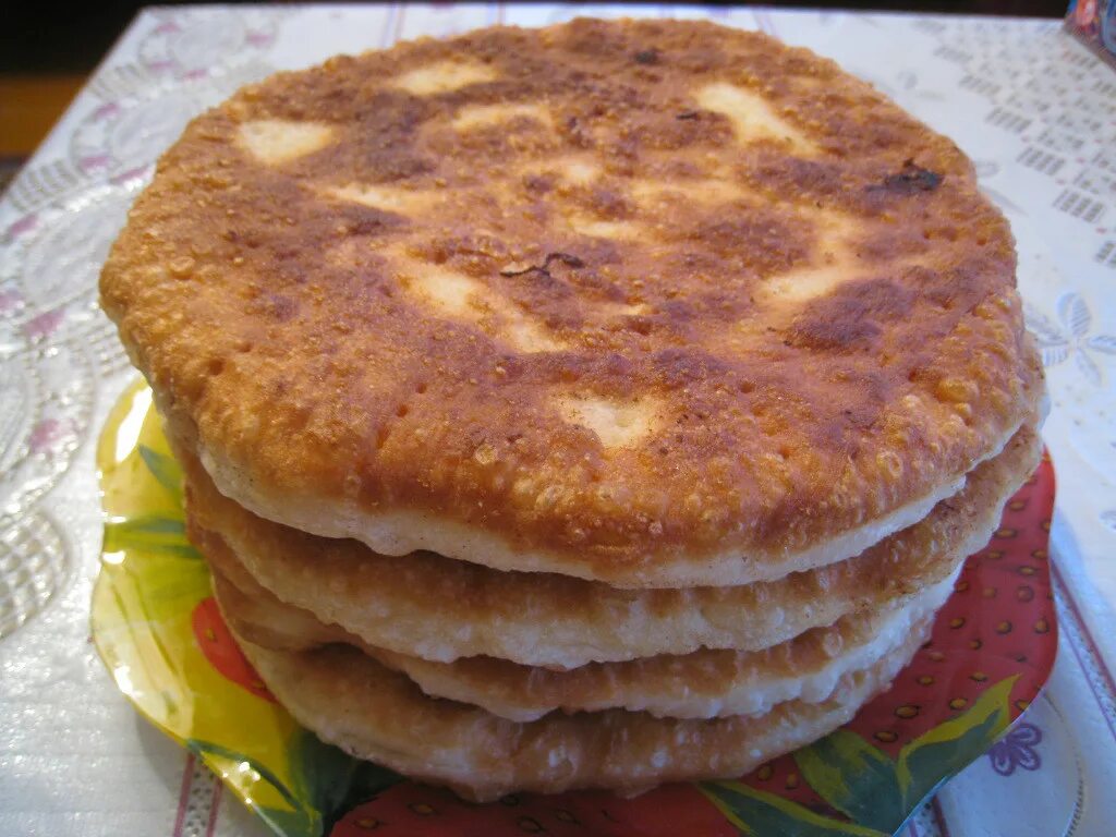 лепёшки на сковороде. домашняя лепешка на сковороде. хлебная лепешка. турецкий хлеб базлама. лепешки вместо хлеба.