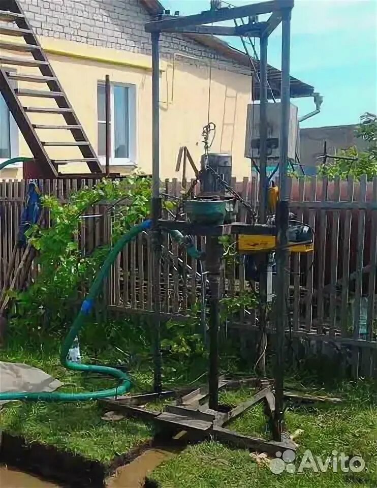 Скважина на воду. Бурение абиссинских скважин на воду. Бурение скважин фото. Бурение скважин на воду. Скважина на воду калуга.