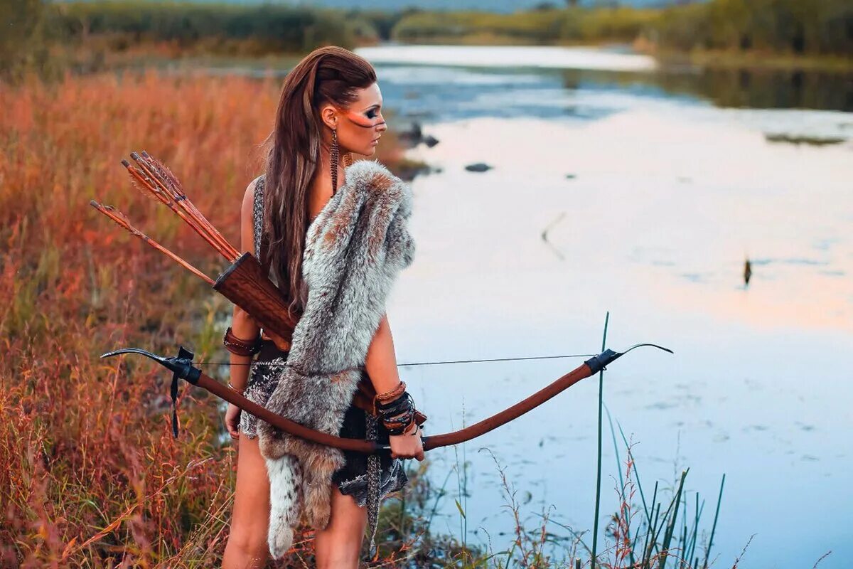 эйла охотница скайрим. девушка с луком и стрелами. сара боуман охотница. девушка охотница. диана охотница.