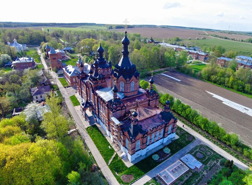 Казанская Амвросиевская женская пустынь Шамордино. Шамординский монастырь Калужская область. Храм в Шамордино Калужской области. Калужская область Козельский район Шамордино