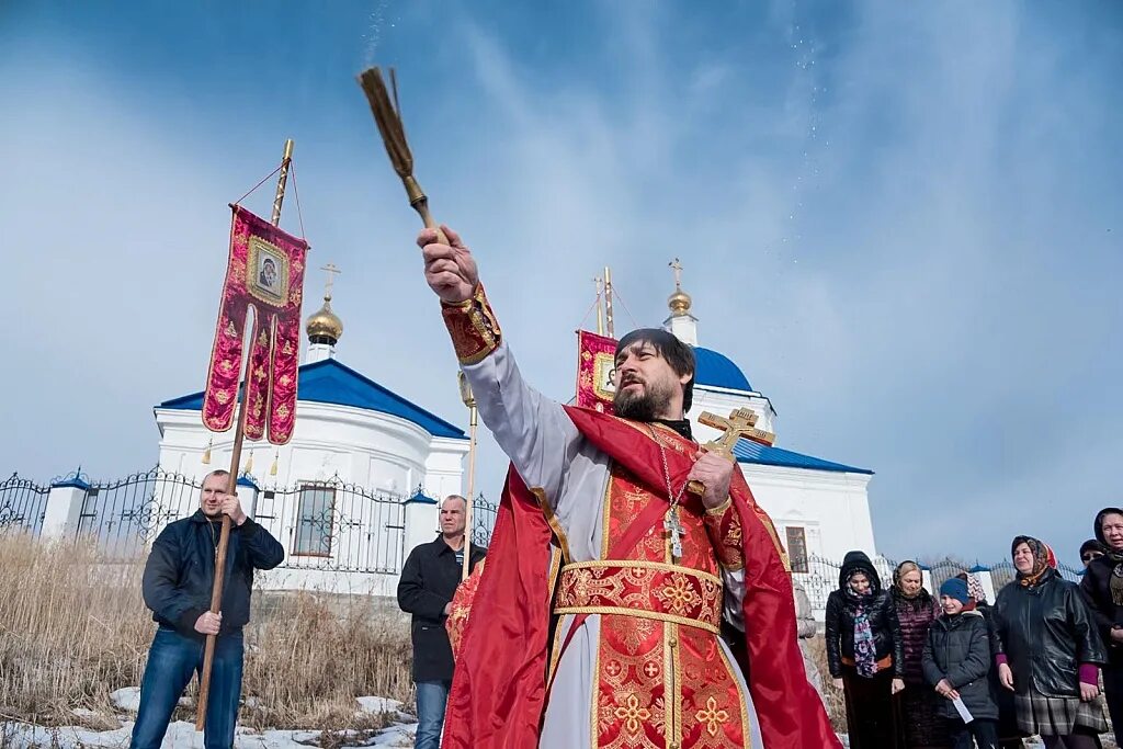 Пасха 8 апреля. 12 Июня 2012 год Пасха. Сегодня Пасха. Ракета вылетающие из храма на Пасху. Пасха 8 апреля в каком году