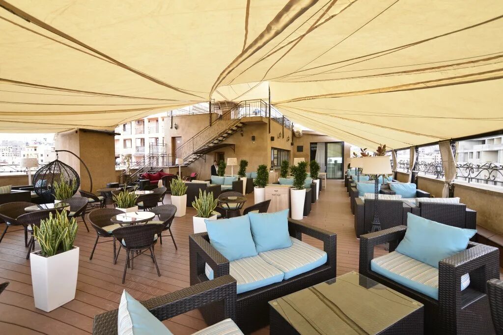 Paris hotel yerevan ресторан. Paris hotel 4 ереван. Paris yerevan. Отель париж ереван. Paris hotel yerevan 4*.