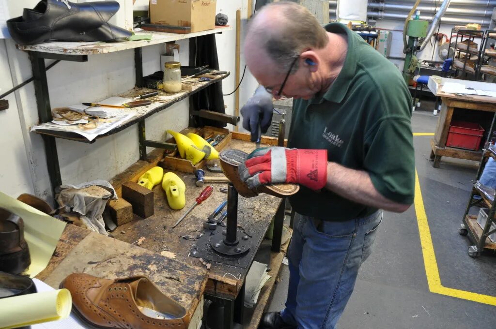 Ювелирная мастерская в хабаровске. Воронежская 138 хабаровск. Ремонтная мастерская витрина. Строительная академия технониколь. Ювелирная мастерская в большом тц.