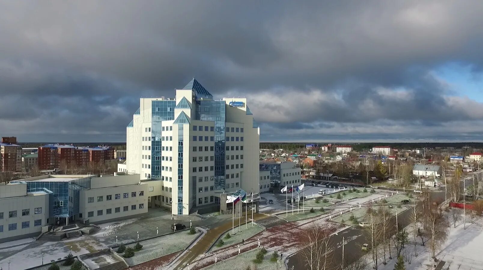 Сайт югорской городской. Югорск Ханты-Мансийский автономный округ. Здание Газпрома Югорск.