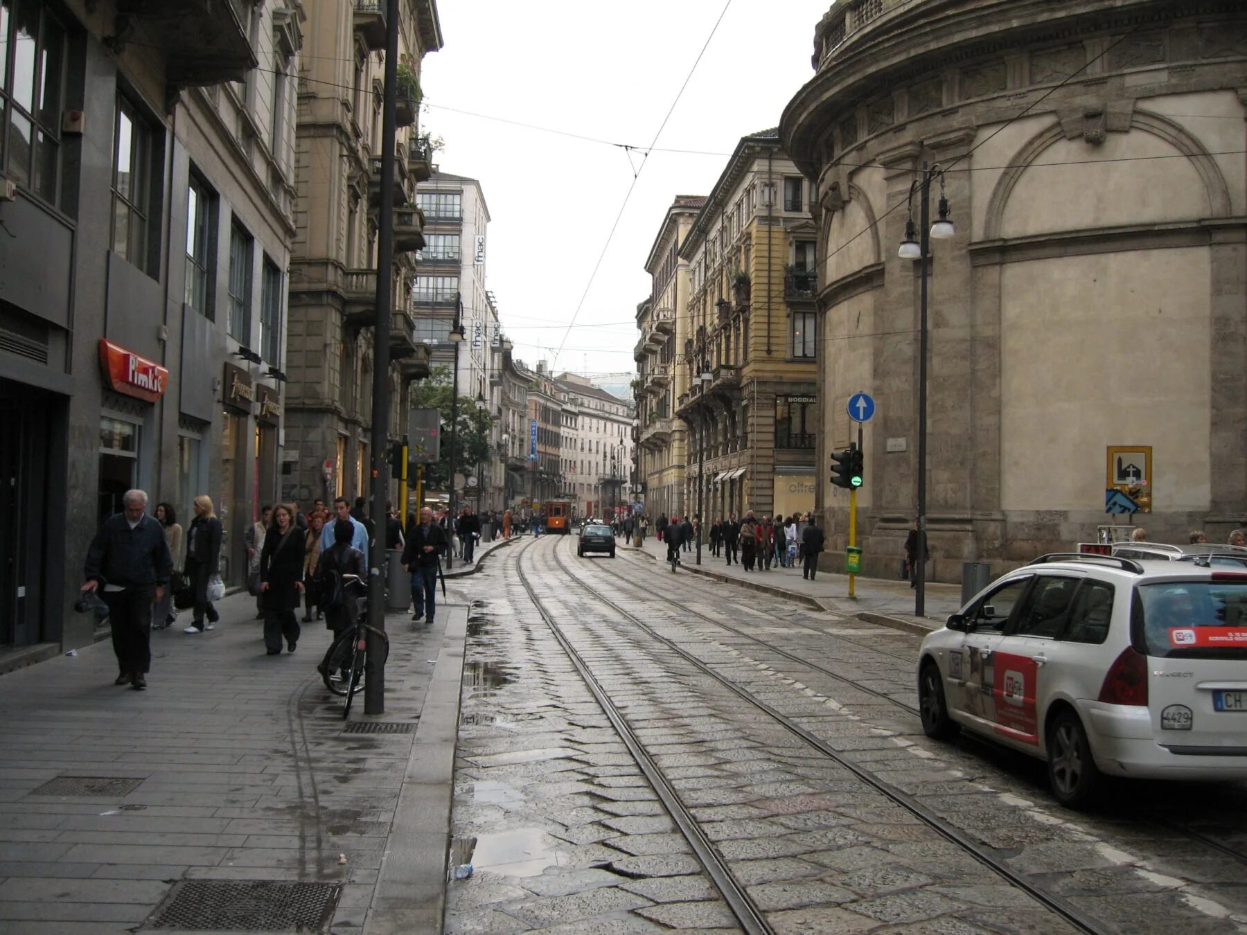 Via torino. Турин центр города. Via torino. Улицы турина. Via torino.