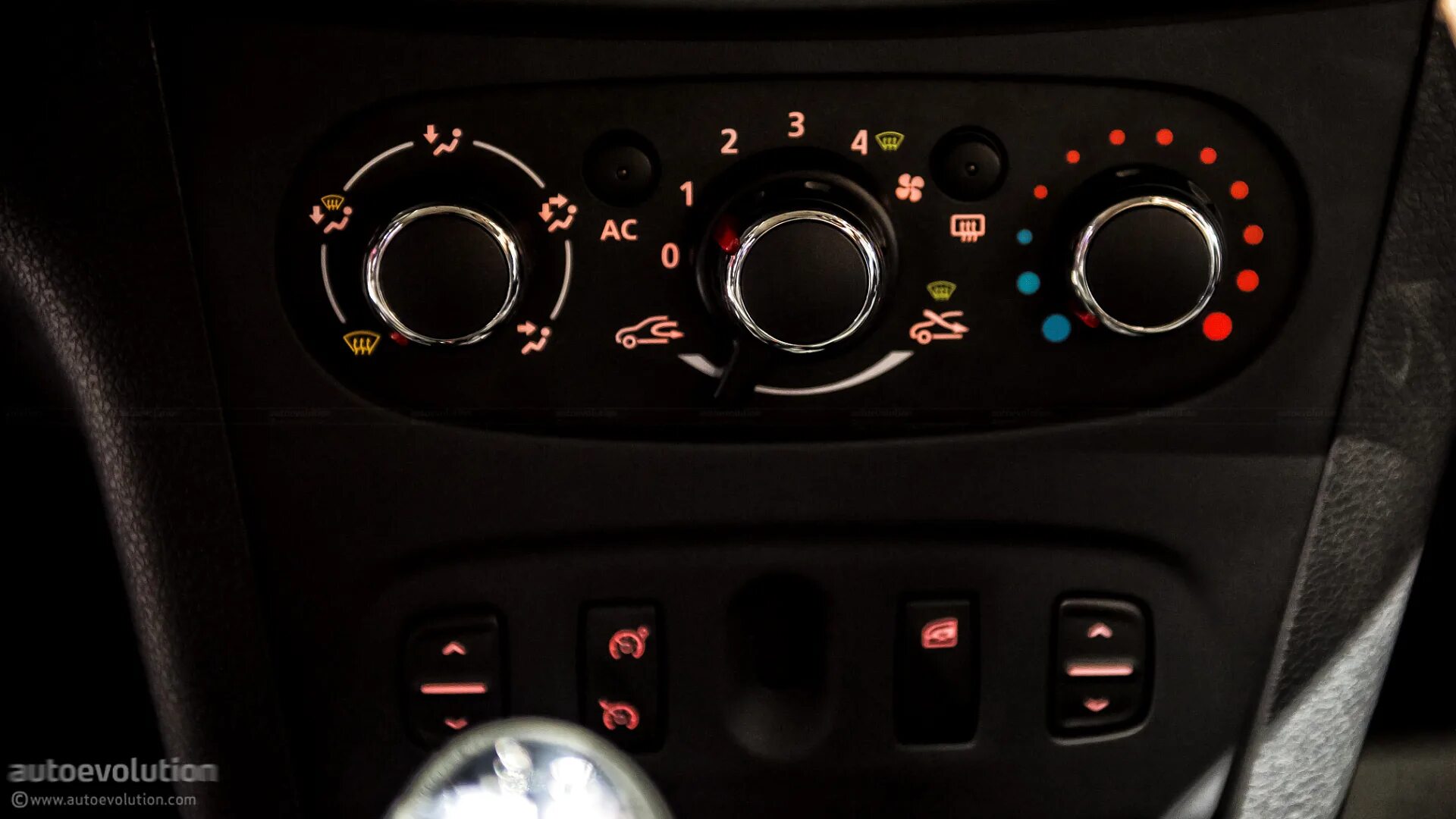 Рено логан 1 кондиционер. Центральная панель рено логан 2. Кондиционер рено логан 1. Климат контроль рено логан 2. 6 2007г.