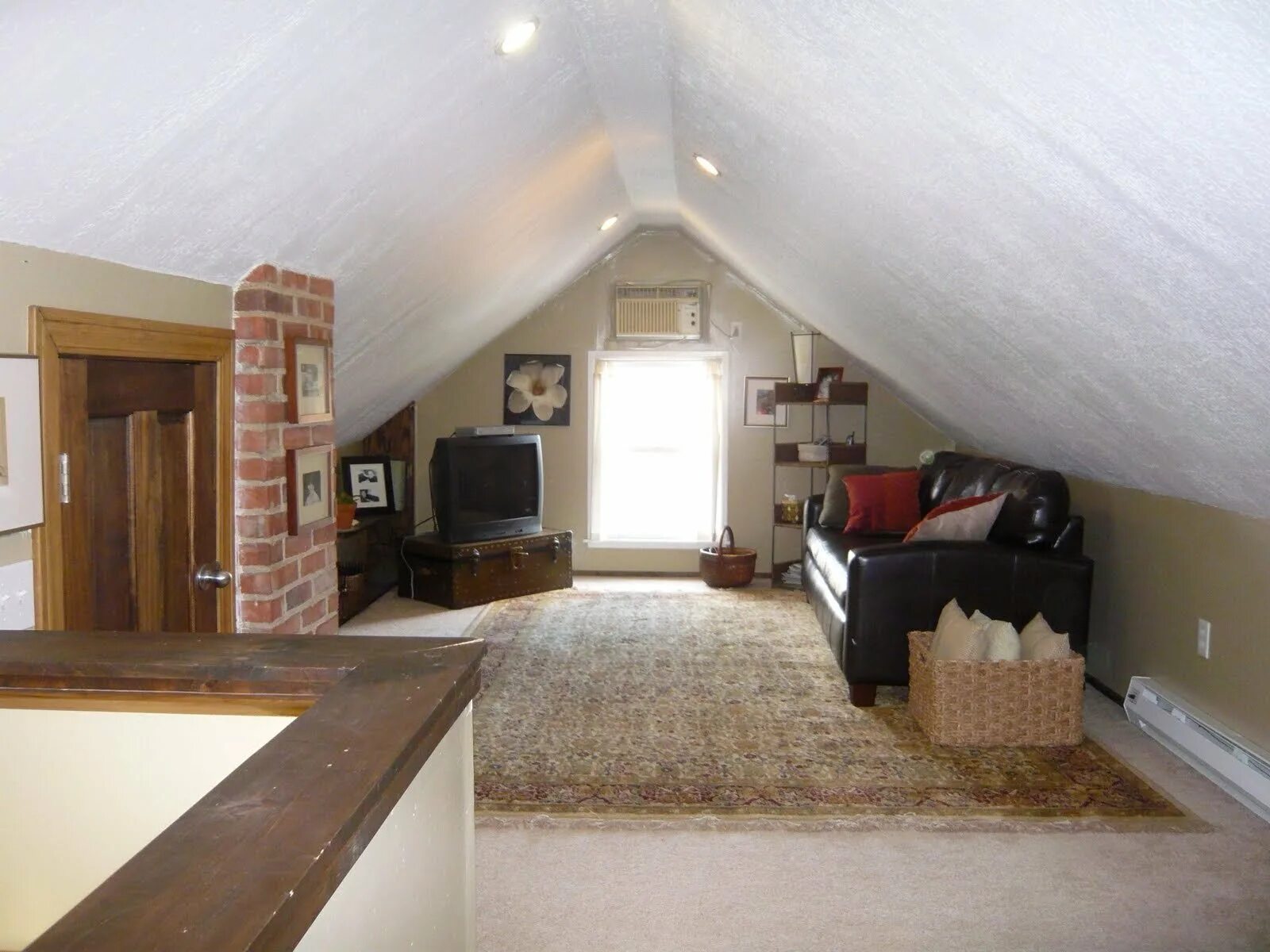 Проект двухэтажного гаража. Гараж с жилым вторым этажом. Гараж 2 комната. Гараж с жилой комнатой. Отделка 2 этажа на даче.