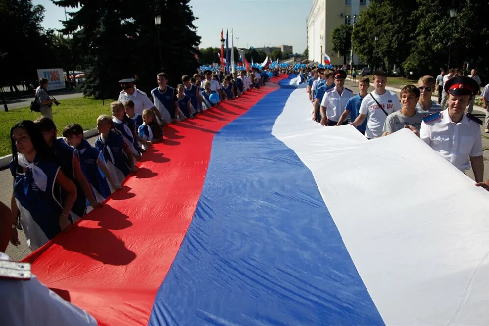 День флага. Праздник день российского флага. С днем России. День России празднование.