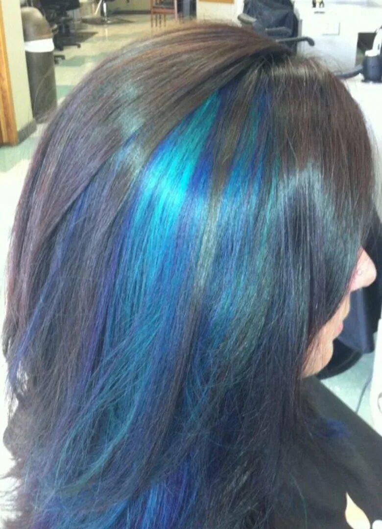 Скрытое окрашивание голубой. Скрытное окршивание волос. Скрытое окрашивание голубой. Скрытое окрашивание голубой. Синие пряди на русых волосах.