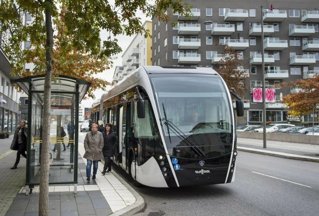 Public transportation. Современный общественный транспорт. Современный городской автобус. Транспорт в современном городе. Трамвай в Париже.