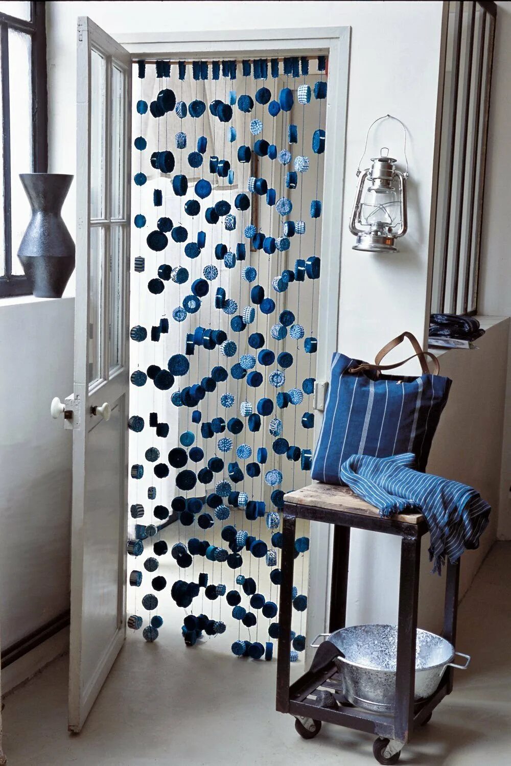 шторки из подручных материалов.