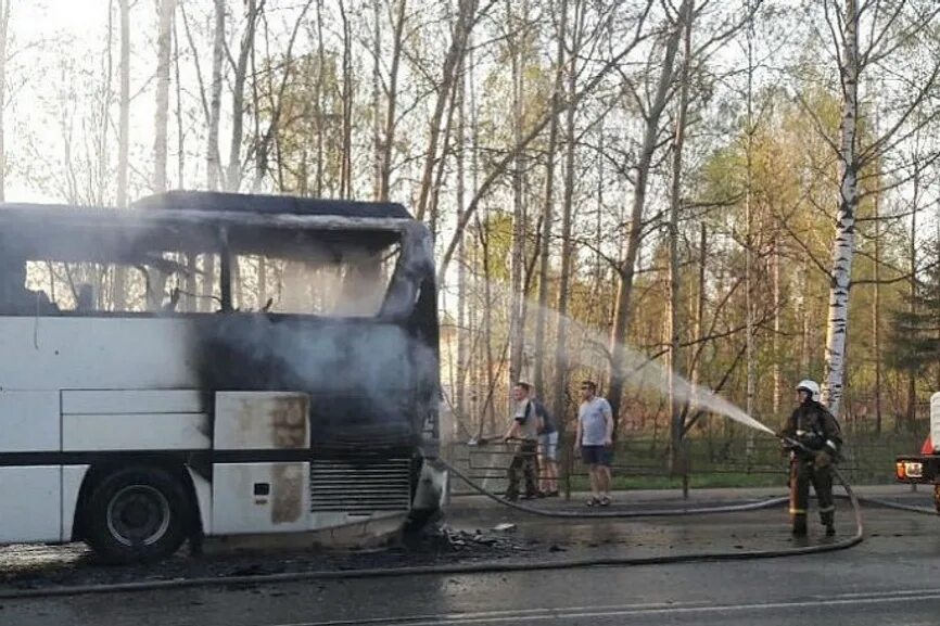 В Перми загорелся автобус. Сгорел автобус Ижевск.