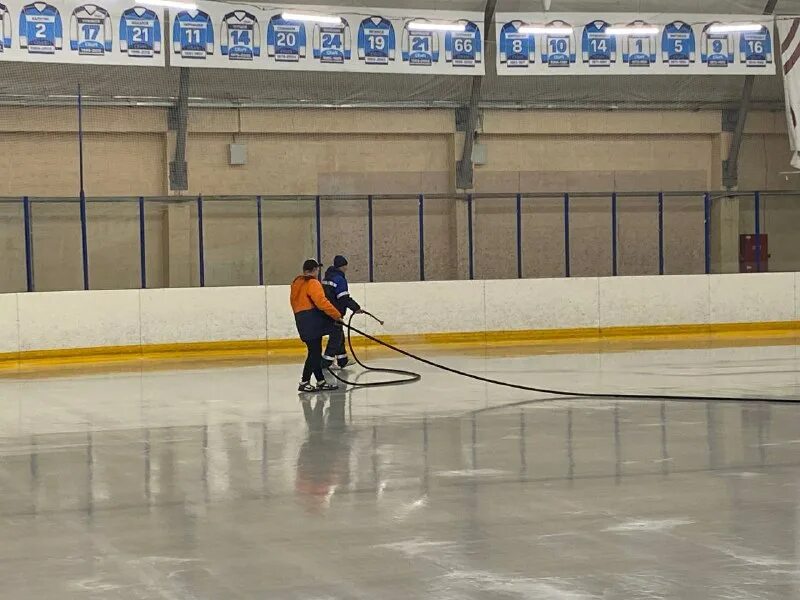 Хоккей снежинск. Фок айсберг г. Каток ефремов. Фок айсберг. Фок айсберг.