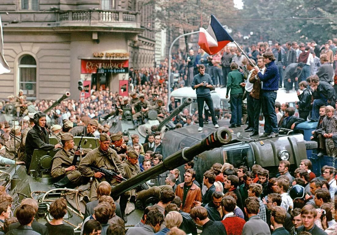 Конфликт в чехословакии. Советские войска в Праге Чехословакия 1968. Операция «Дунай». Чехословакия, 1968 год..