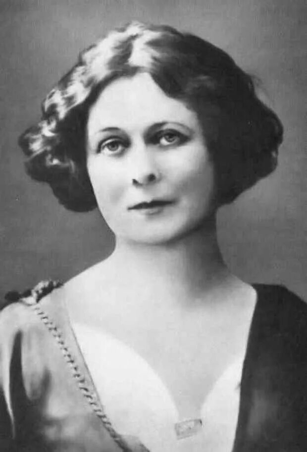 Айседора дункан танцовщица. Айседора дункан (1877-1927). Жена есенина айседора дункан. Жена есенина айседора дункан. Есенин жена дункан.