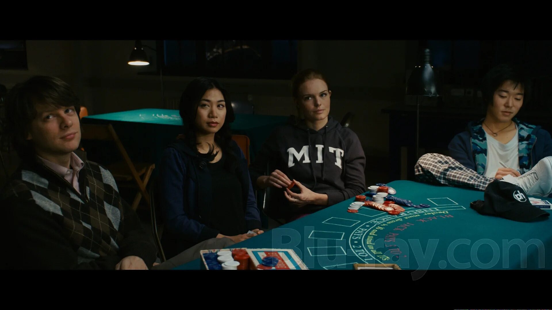 Двадцать одно меньше. Двадцать одно (2008). Двадцать одно. Двадцать одно (2008). Кейт босуорт двадцать одно.