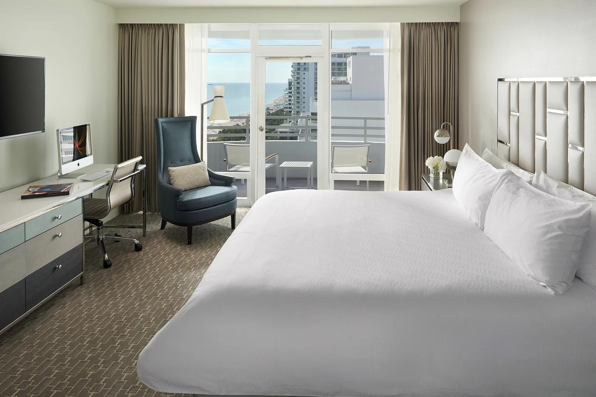 One bedroom suite. Miami Beach Фонтенбло. Fontainebleau отель Майами Элвис. Fontainebleau Hotel Флорида номера. Fontainebleau отель Майами 1960 Элвис.