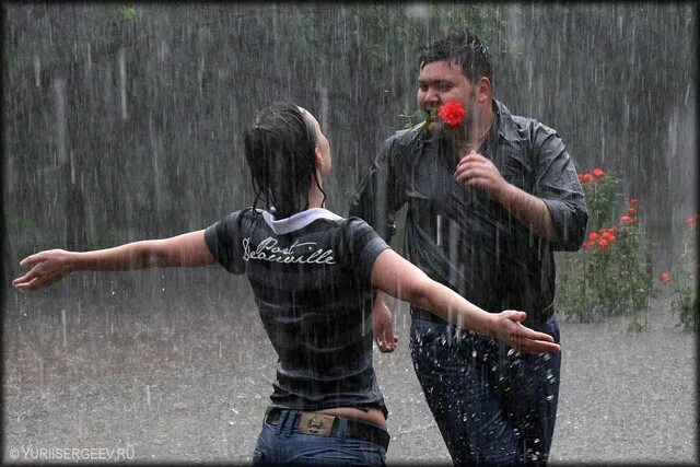 Нино чакветадзе картины. Люди под дождем в городе. Девушка под дождем. Каплями дождь. Идет под дождем.