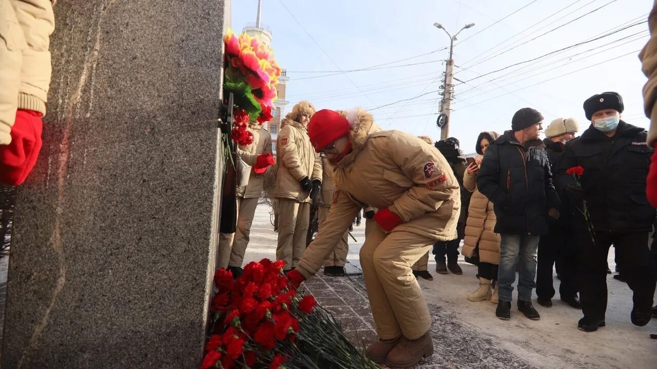 75 лет освобождения блокады. Возложение цветов блокада Ленинграда. Памятник детям блокадного Ленинграда в Омске. Прорыв блокады памятник. Памятник освобождению Ленинграда.