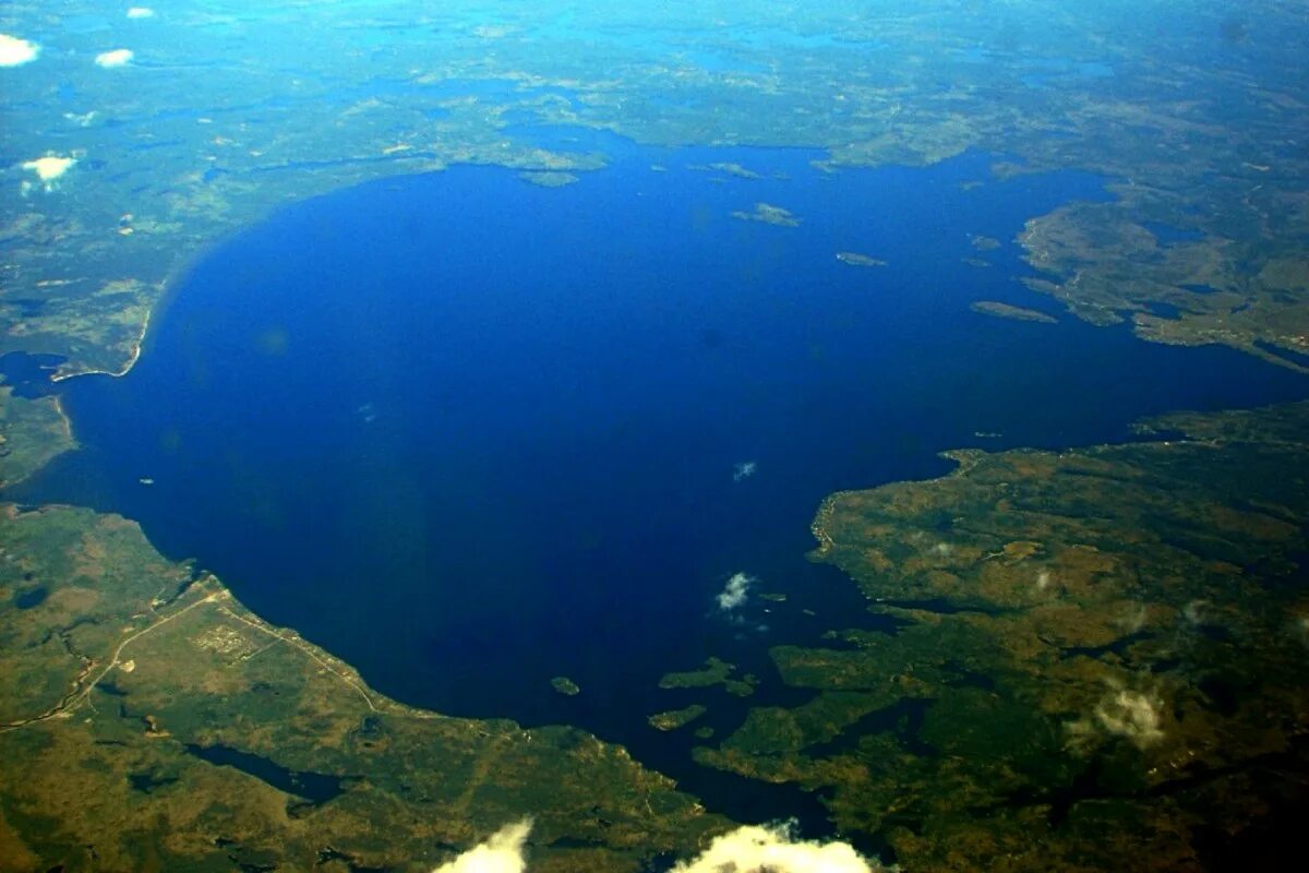 Может ли озеро впадать. Озеро Гурон. Большой Садбери озеро. Озеро с большим заливом.. Озеро Гурон НЛО.