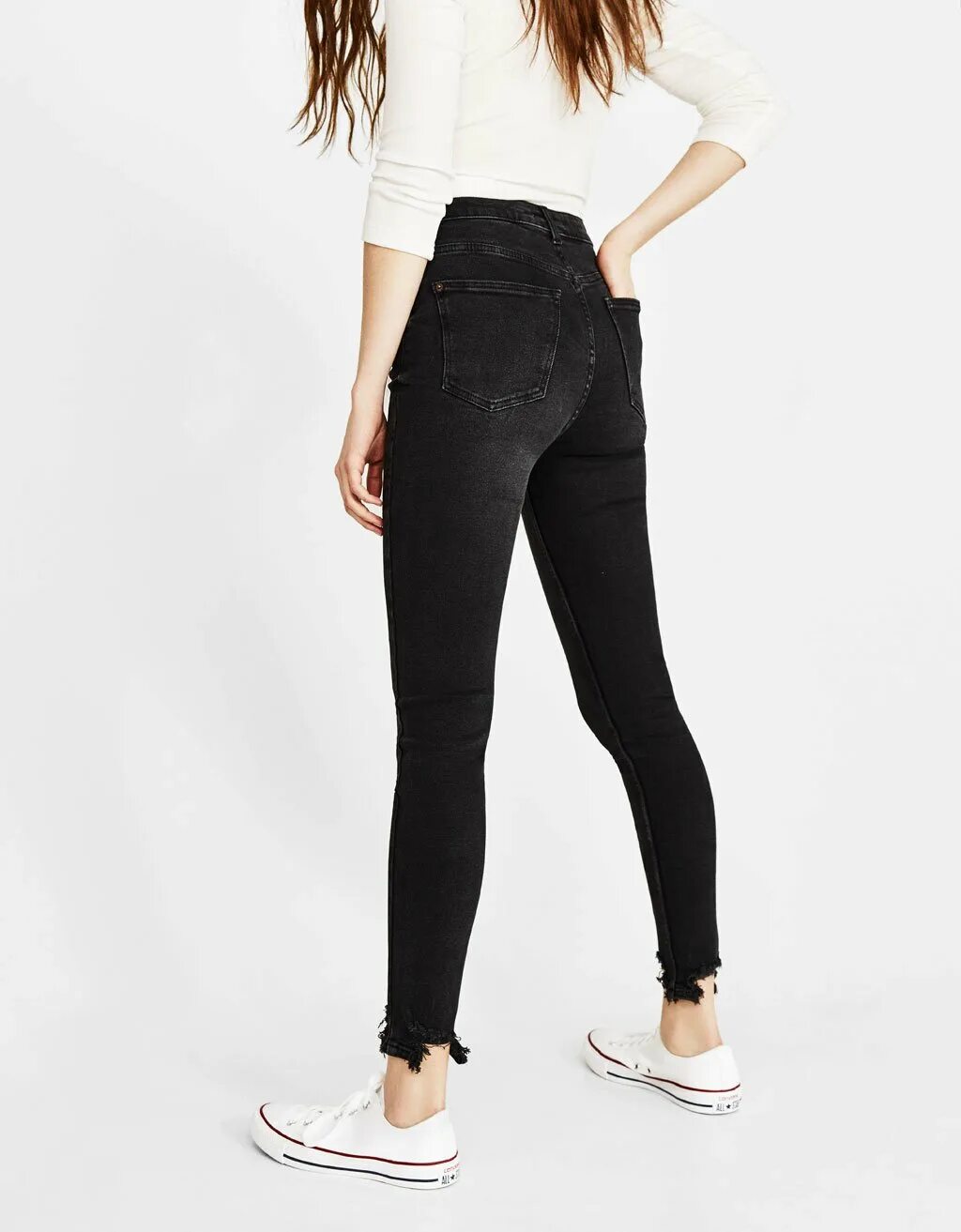 Черные брюки с белыми швами. Скинни черные для девочек. Скини для девочек джинсы черные. Черные скинни джинсы на белом фоне. Черные джинсы с белыми швами.