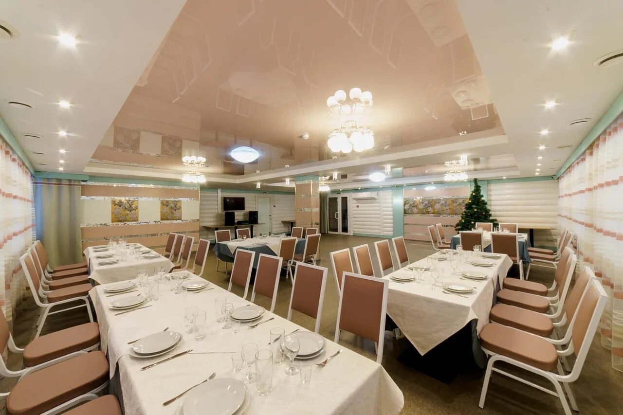 Ресторан дмитровский дворик в москве. Сосновый дворик дзержинск банкетный зал. Сосновый дворик дзержинск банкетный зал. Ресторан сосны ливны свадьба. Ресторан дмитровский дворик.