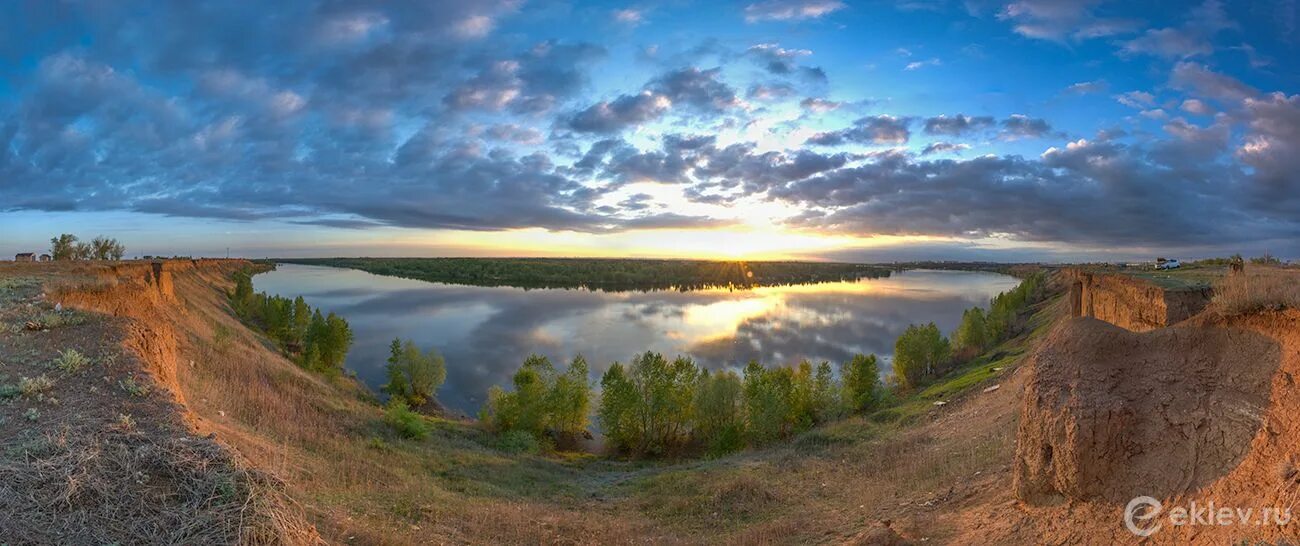Мамаев курган храм всех святых волгоград. Парк донской в волгограде. Арка в волгограде на набережной. Волгоград центр города. Ахтуба обрыв.