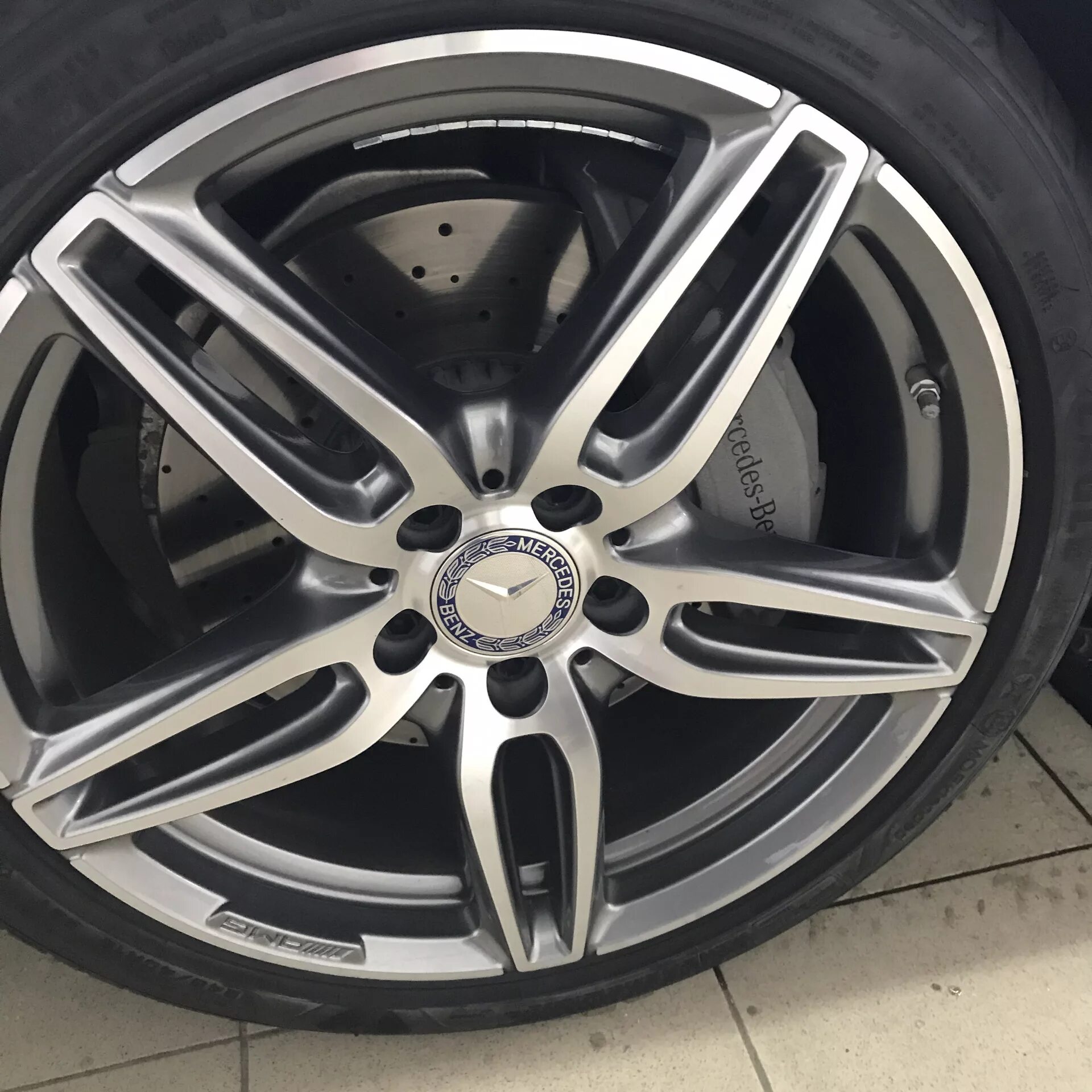 R18 amg. Амг диски на мерседес 212. 18 колеса на мерседес. W205 диски r18. Колеса amg r19.