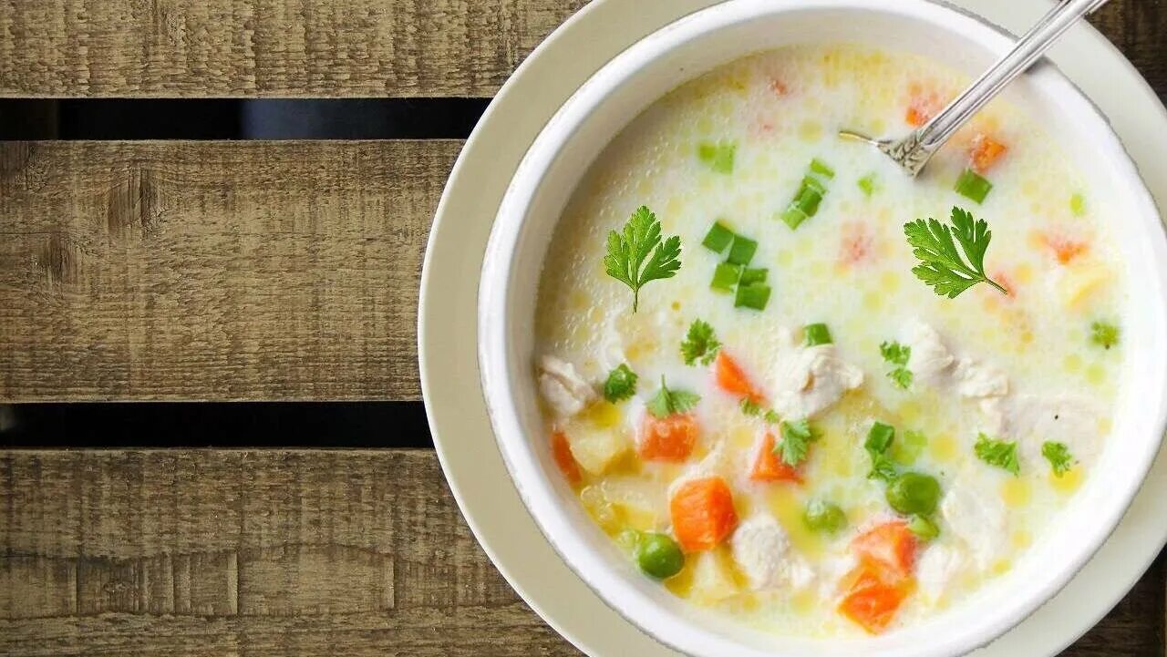 Суп овощами сыром и. Молочный вермишелевый суп. овощной молочный суп. молочные супы с овощами. суп на молоке.
