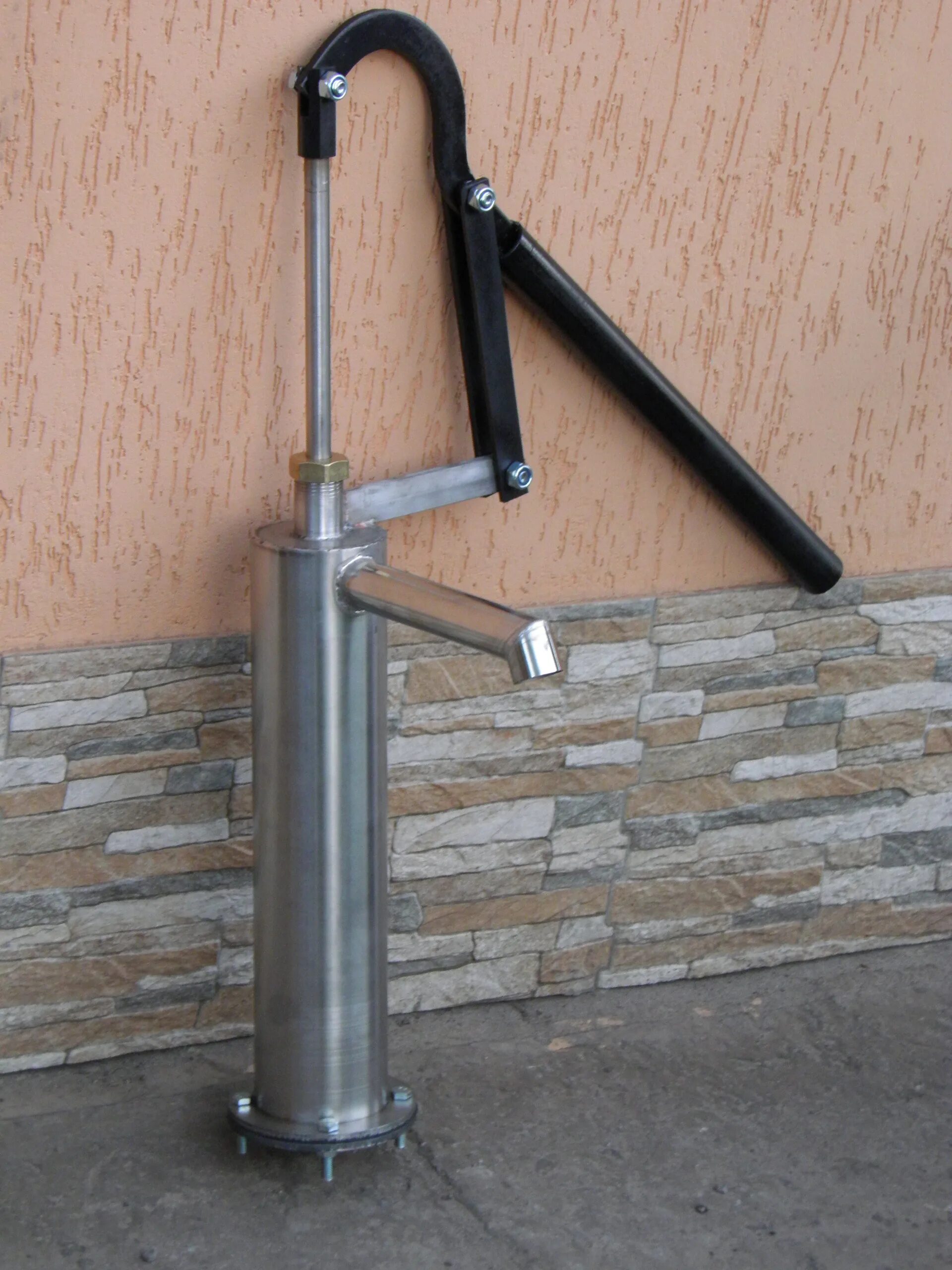 Малый поршень гидропресса площадью 2 см2. Площадь меньшего поршня гидравлического пресса. Поршень гидравлического пресса площадью 180 см. На поршень ручного насоса площадью. 007.