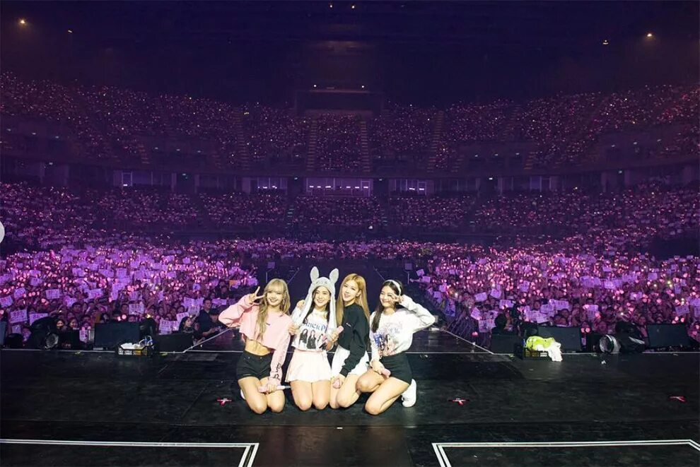 Сколько заработал на концерте. BLACKPINK Concert 2022. BLACKPINK Concert. BLACKPINK World Tour Concert 2022. Блэк Пинк Коачелла 2019.