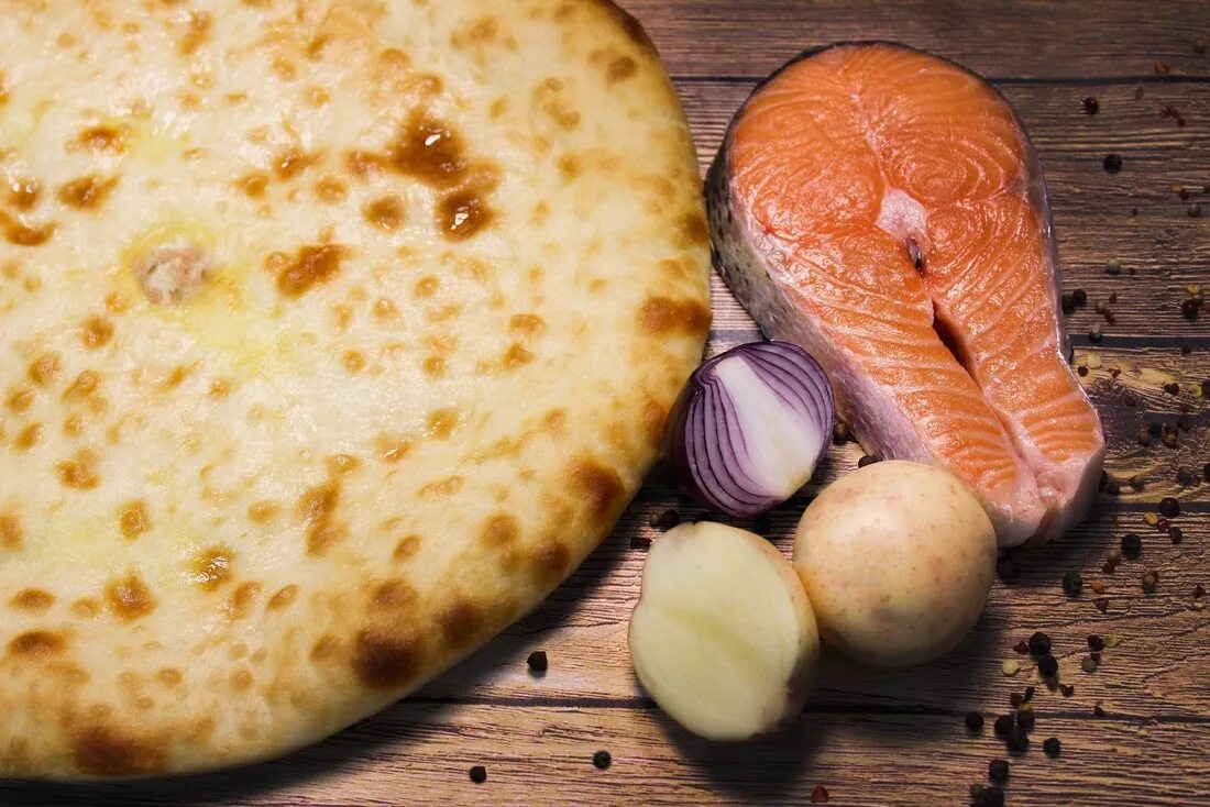 Пицца и осетинский пирог. Осетинский пирог с рыбой. Осетинский пирог с рыбой. Осетинский пирог с рыбой. Осетинские пироги с рыбой.