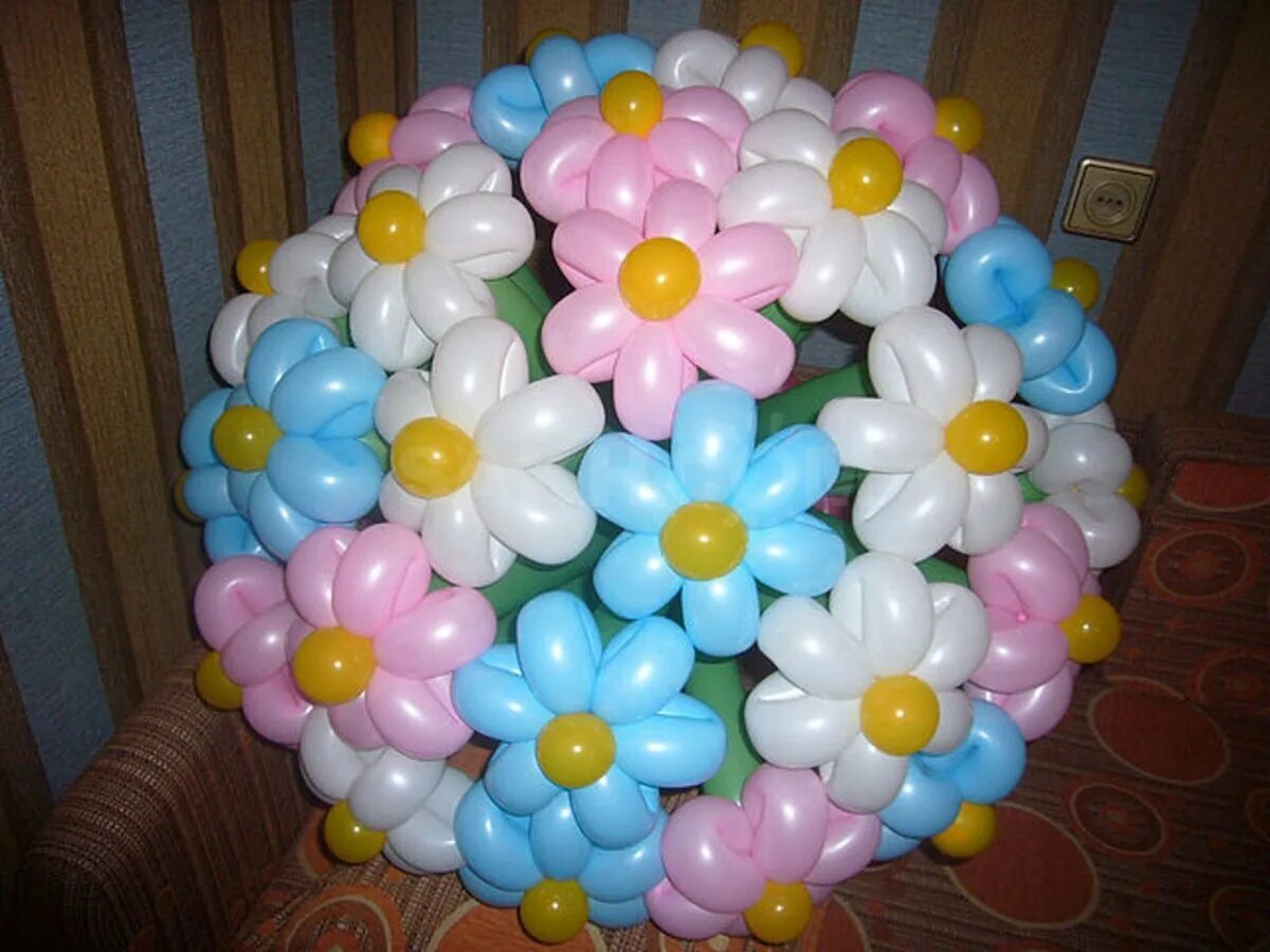 Белые цветы из шаров. Букет из ромашек ШДМ шарики. Цветы из ШДМ. Букет цветов из воздушных шаров. Цветочки из шариков.
