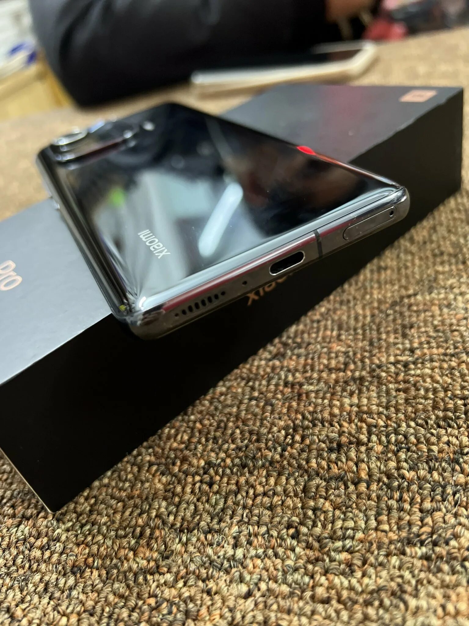 Oneplus 12 vs oneplus 12r. Oneplus 12. oneplus 12r genshin impact. oneplus 12r genshin impact edition.