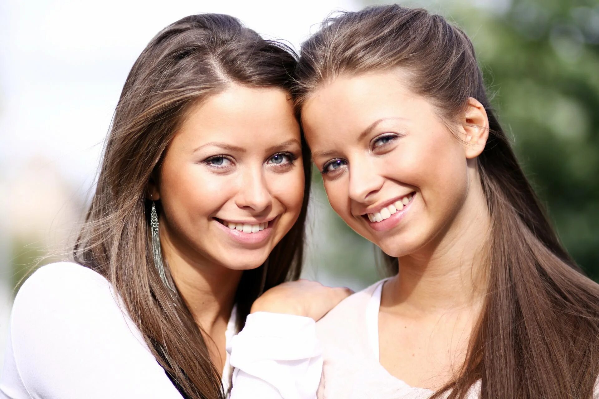 That woman is sister. Кристи тарлингтон 90. Сестры близнецы. @someone's sister. That woman is sister.