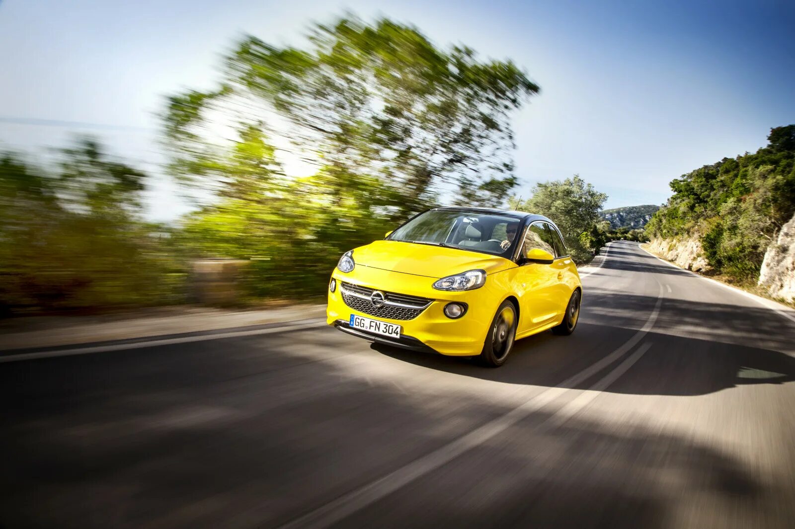 Opel Adam OPC. Opel Adam Slam. Машина желтая.