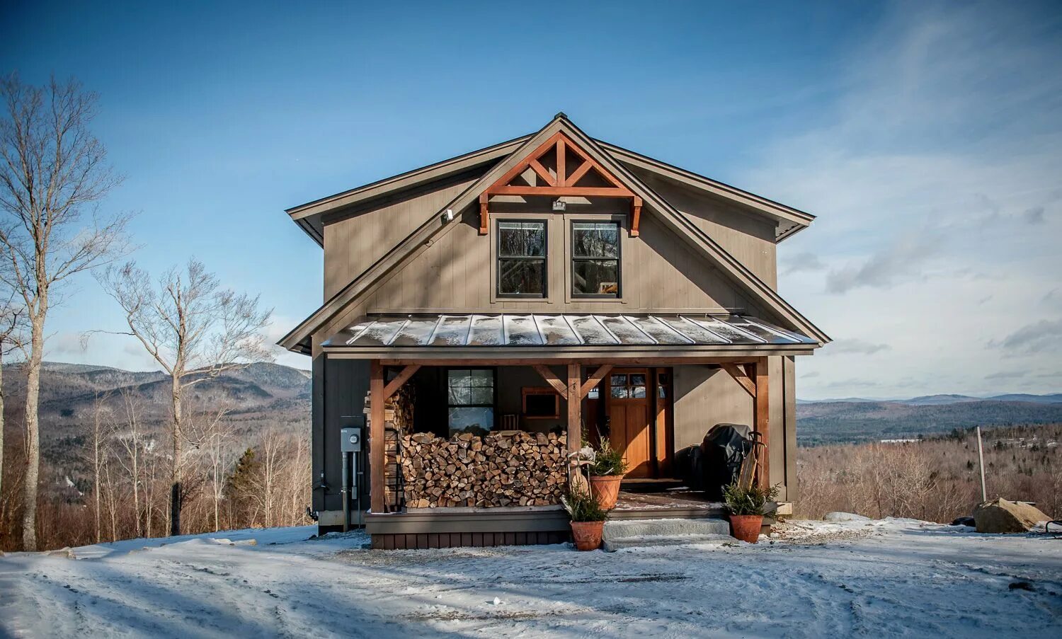 Forest Cabin Craftsman home exterior, Rustic exterior, Exterior design