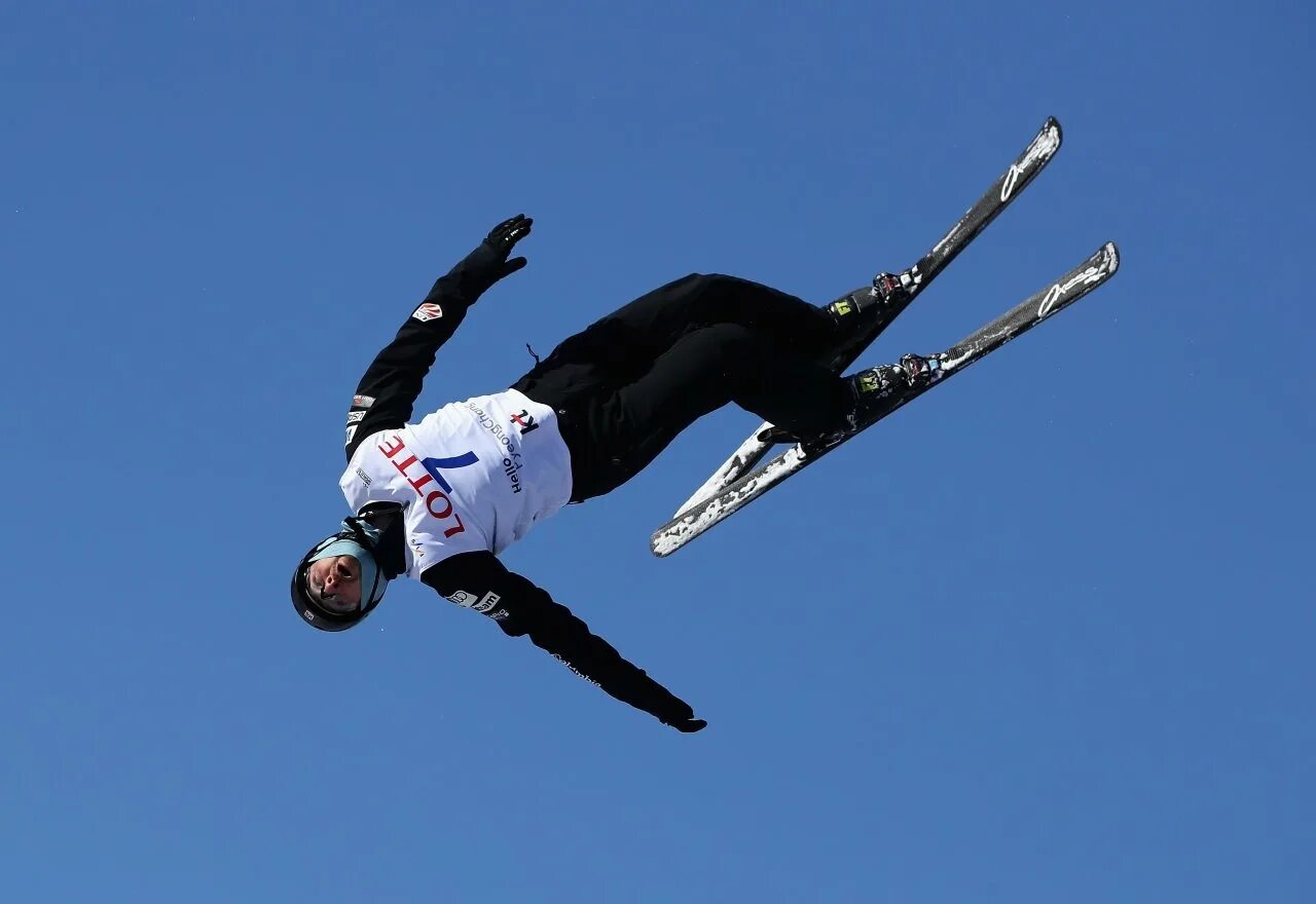 Avalanche snowboarding на android. Лыжная акробатика фристайл. Фристайл (лыжный спорт). Горнолыжник. Фристайл скиинг.